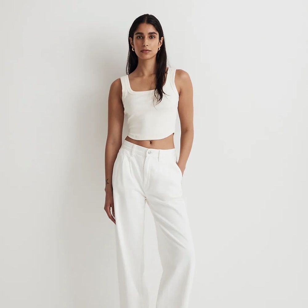 The Tailored Crop Tank in Sleekhold - Medium